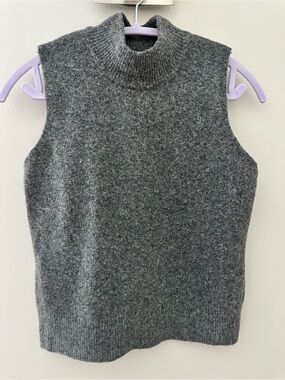 Tahari Gray Sleeveless Turtleneck Knit Vest Small